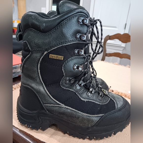 Cabela's Black Winter Boots with Quilted Design - Picture 2 of 8